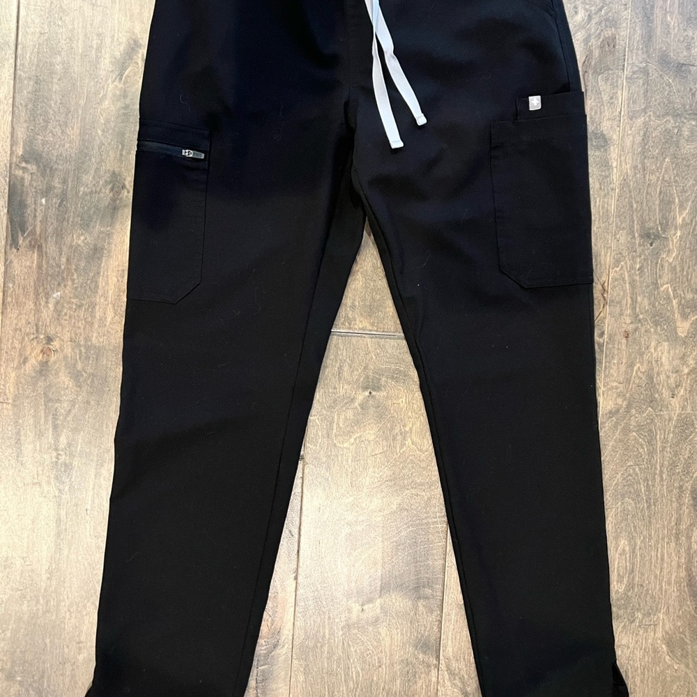 FIGS SCRUB PANTS -Black, PETITE Small, Technical collection